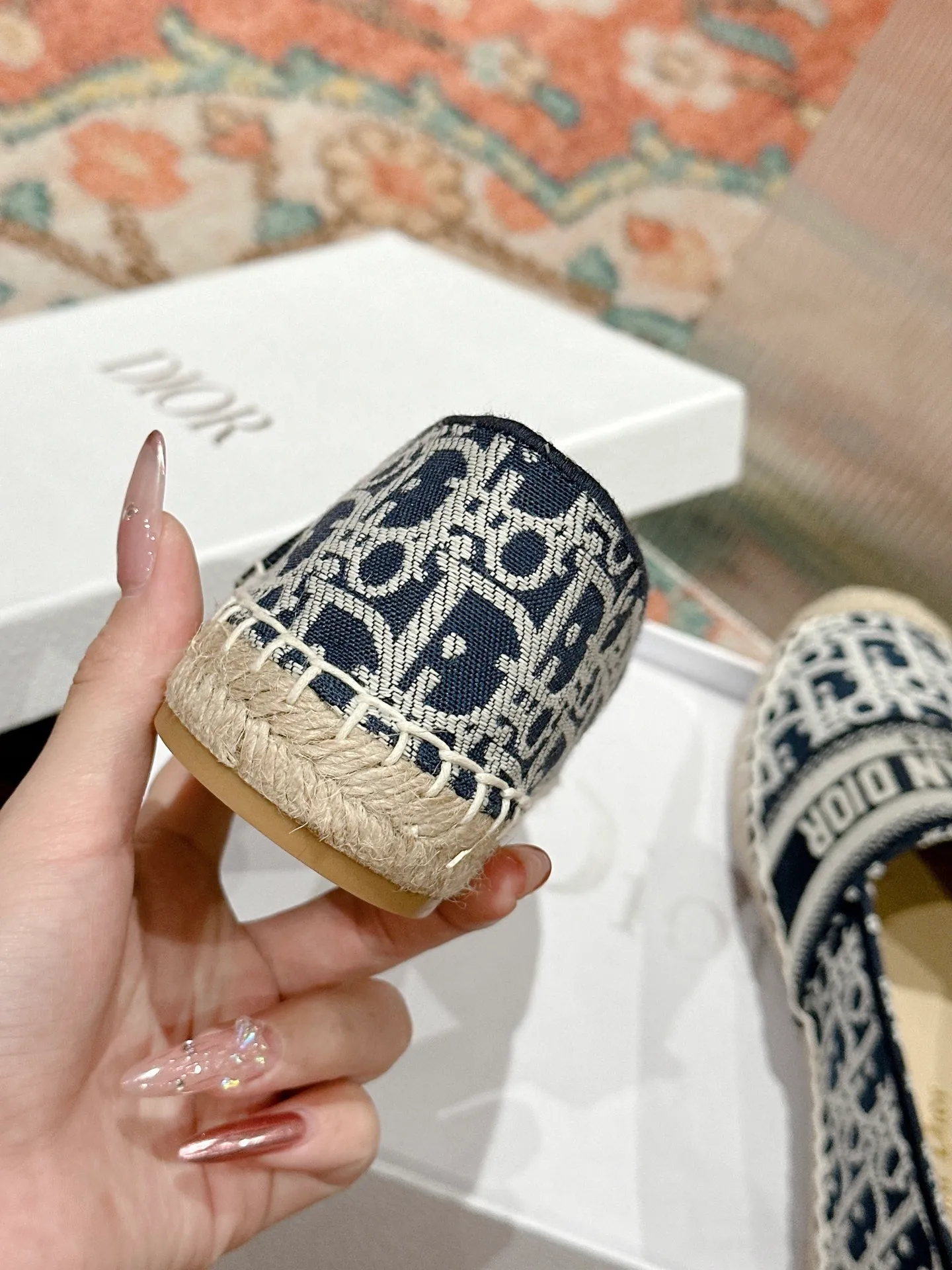 👟👟Ex-factory price 440👟👟 Dior DIOR's new popular early spring fisherman shoes 🆕 Simple, elegant and fashionable, timeless and timeless, it is a classic that will never fade away in the fashion circle, retro fisherman shoes. Original hand-woven surface, electric embroidery technology! Specific cloth surface and rubber outsole. Code number: 35-39 (40.41 customized, non-refundable)